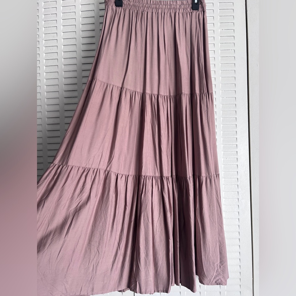 Elegant Mauve Tiered Skirt - Picture 2 of 3